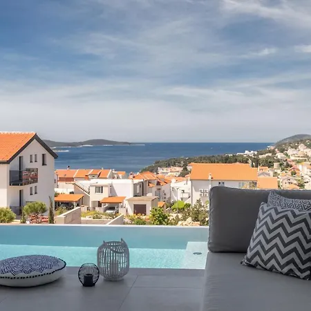 Villa Infinity *